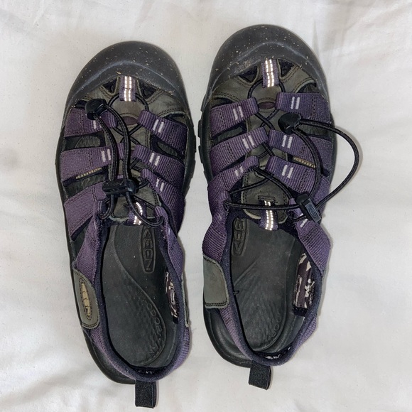 Keen Newport H2 Size 9.5 Black - Picture 1 of 3